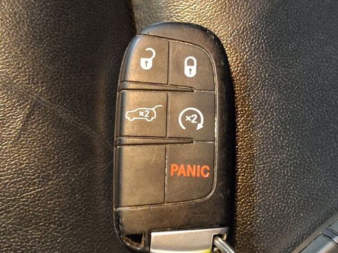 Used 2017 Jeep Grand Cherokee Limited image 32