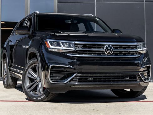 Used 2021 Volkswagen Atlas Cross Sport SE image 2
