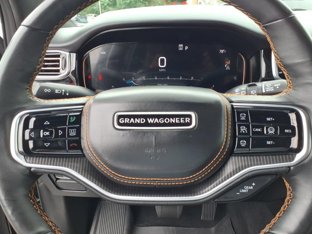 Used 2025 Jeep Grand Wagoneer L Series III w/ Rear Seat Video Group 1 AWD/4WD image 5