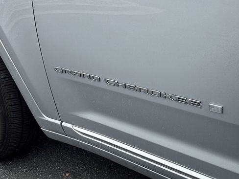 Certified 2022 Jeep Grand Cherokee Summit image 12