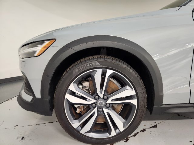 Certified 2026 Volvo V60 B5 Cross Country Plus w/ Protection Package Premier AWD/4WD image 11