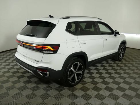 Used 2025 Volkswagen Taos SEL AWD/4WD image 3