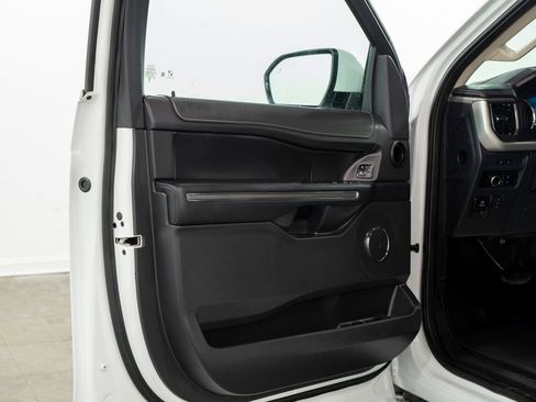 Used 2024 Ford Expedition XLT image 7