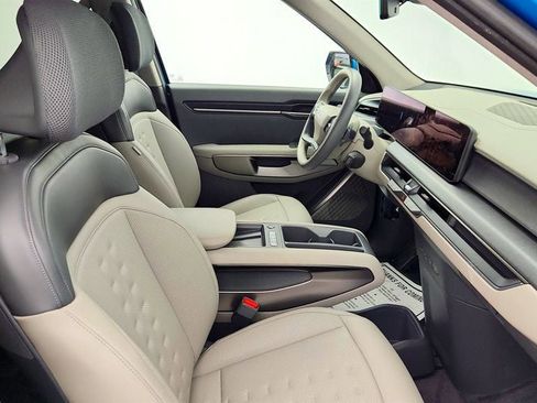 Used 2026 Kia EV9 Wind image 25