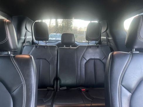 Used 2025 Chrysler Pacifica Select image 39