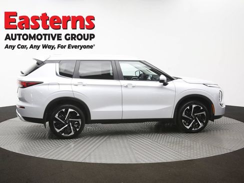 Used 2024 Mitsubishi Outlander SE AWD/4WD image 43