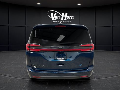 Used 2024 Chrysler Pacifica Limited FWD image 4