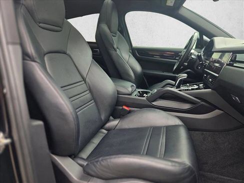 Used 2021 Porsche Cayenne Coupe image 21