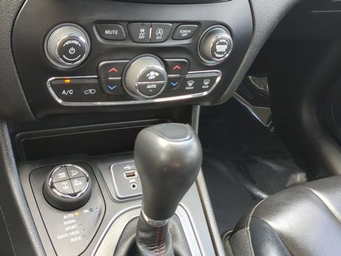 Used 2022 Jeep Cherokee Trailhawk w/ Technology Group B image 18