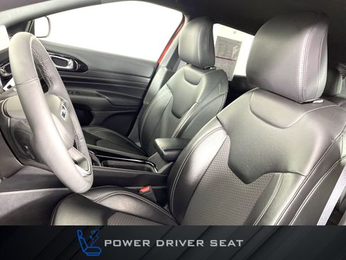 Used 2023 Jeep Compass Latitude w/ Convenience Group AWD/4WD image 17