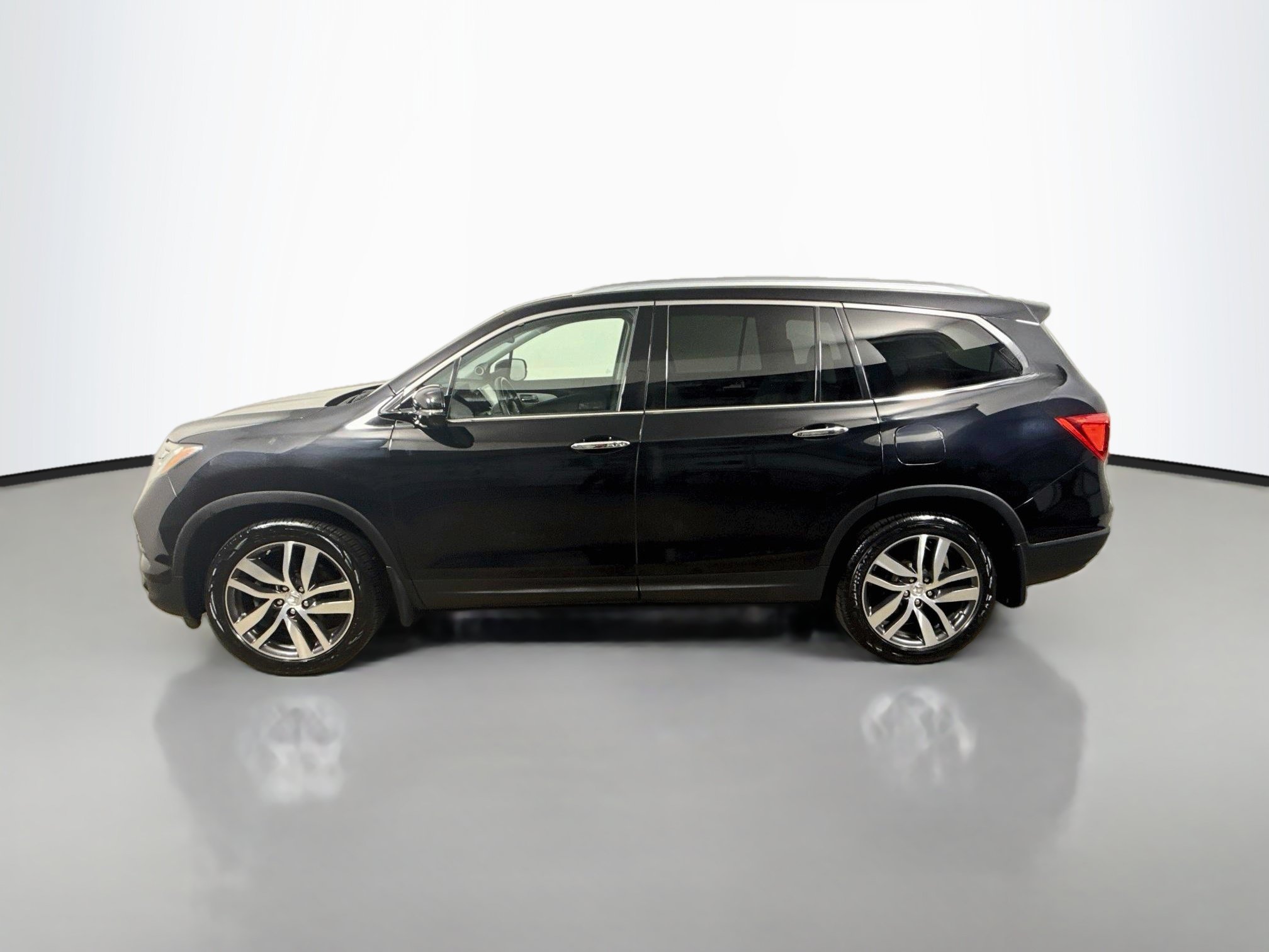 Used 2016 Honda Pilot Touring image 4