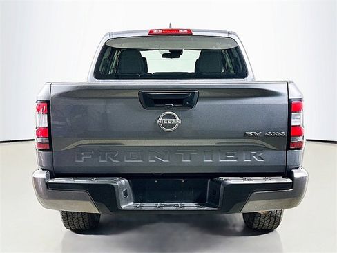 Used 2023 Nissan Frontier SV image 6