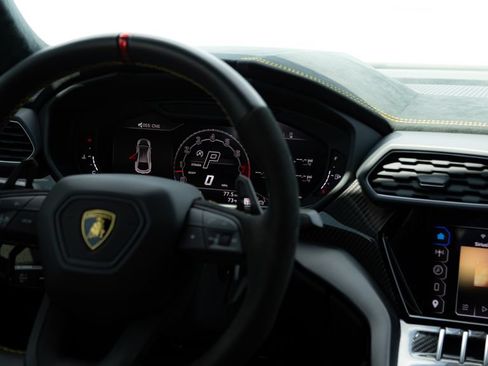 Used 2023 Lamborghini Urus Performante AWD/4WD image 37