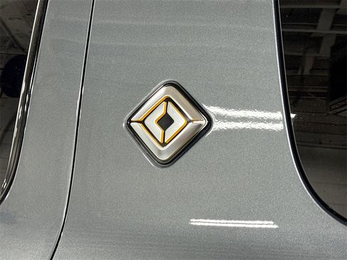 Used 2024 Rivian R1S Adventure image 11