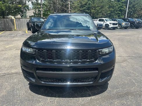 Used 2024 Jeep Grand Cherokee L Limited w/ Black Appearance Package AWD/4WD image 3