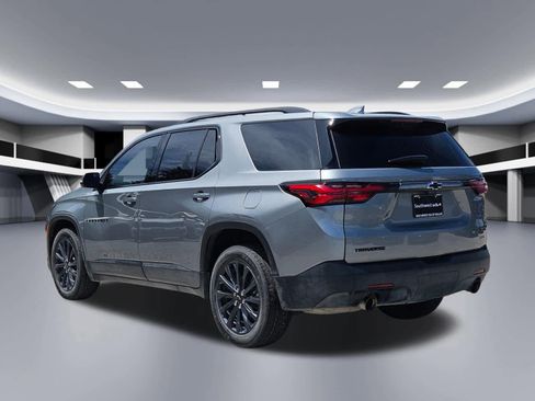 Used 2023 Chevrolet Traverse RS FWD image 3