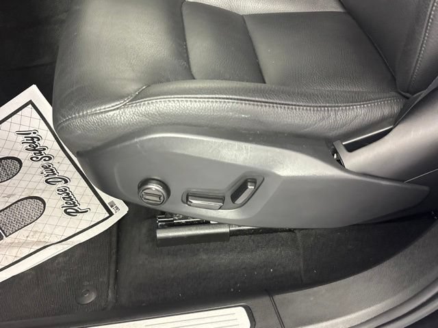 Used 2025 Volvo XC60 B5 Plus AWD/4WD image 15