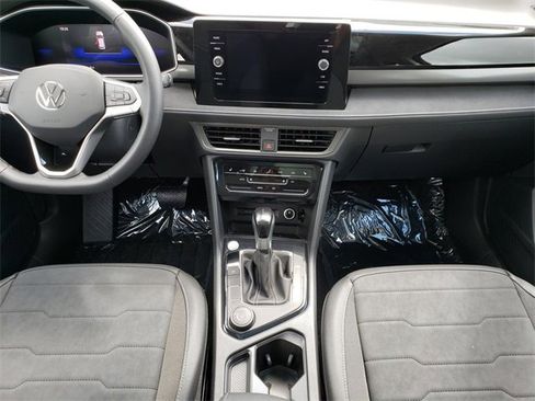 New 2025 Volkswagen Taos SE image 9