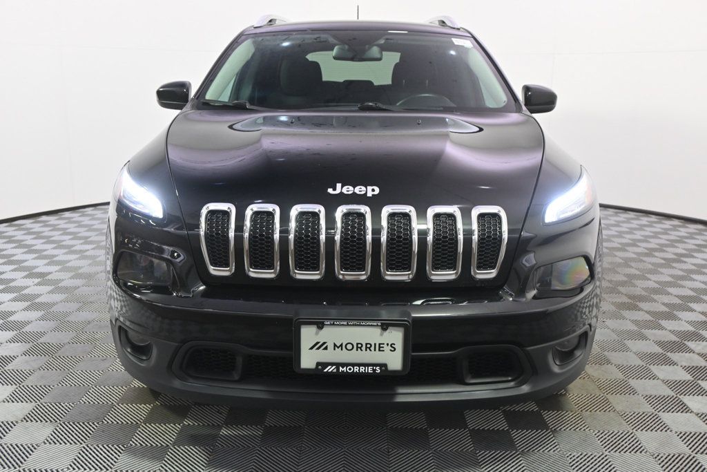 Used 2017 Jeep Cherokee Latitude w/ Cold Weather Group AWD/4WD image 11