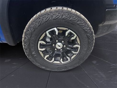 Used 2024 Chevrolet Silverado 1500 ZR2 image 9