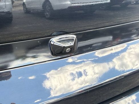 Used 2018 Kia Soul + FWD image 11