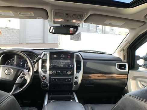 Used 2020 Nissan Titan SL w/ Moonroof Package image 22