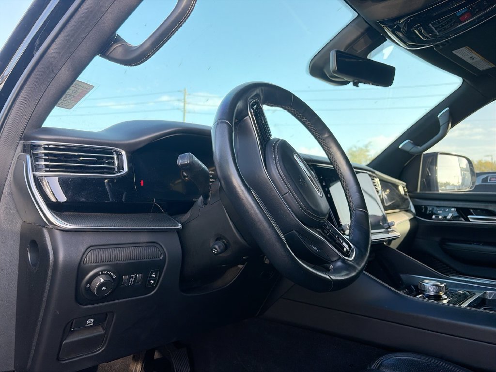 Used 2022 Jeep Grand Wagoneer Series II AWD/4WD image 12