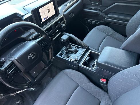 Certified 2025 Toyota Tacoma SR5 AWD/4WD image 10