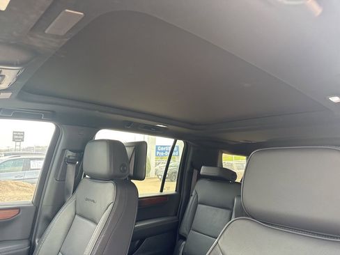 Used 2025 GMC Yukon XL Denali w/ Advanced Technology Package image 12