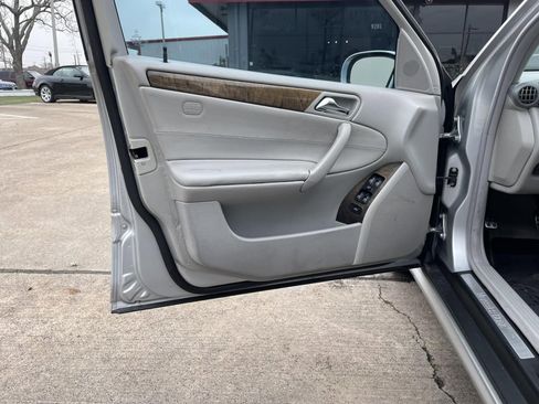 Used 2007 Mercedes-Benz C 230 Sedan image 15