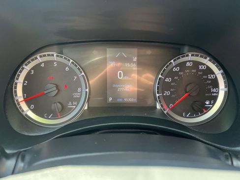 Used 2022 Toyota Highlander LE AWD/4WD image 17