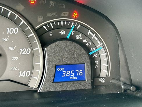 Used 2015 Toyota Camry LE FWD image 12