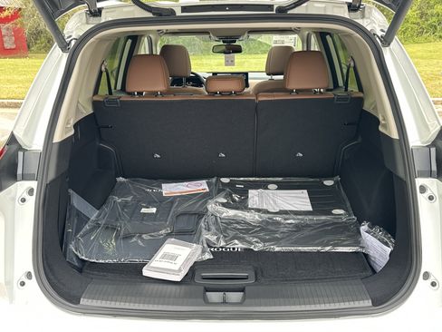 New 2026 Nissan Rogue Platinum w/ Tech Package image 18