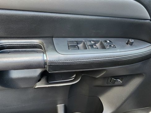 Used 2011 Nissan Armada SV RWD image 33