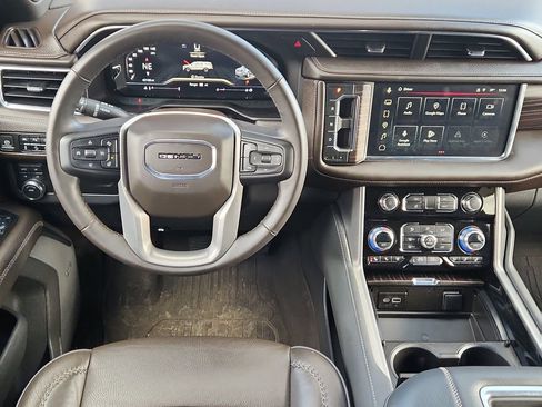 Used 2023 GMC Yukon XL Denali image 11