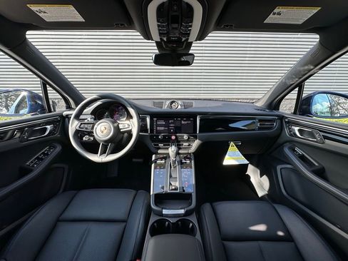 Used 2026 Porsche Macan AWD/4WD image 6