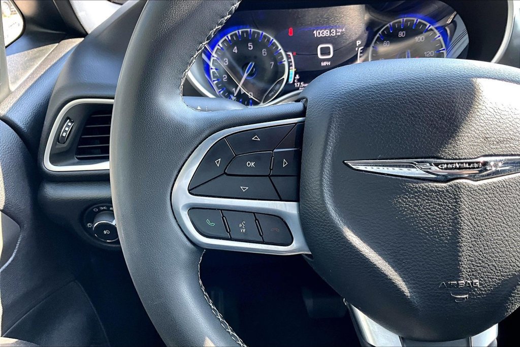 Used 2025 Chrysler Pacifica Select FWD image 24