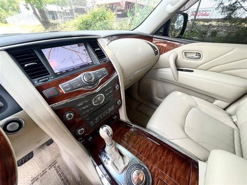 Used 2016 INFINITI QX80 4WD w/ Deluxe Technology Package image 13