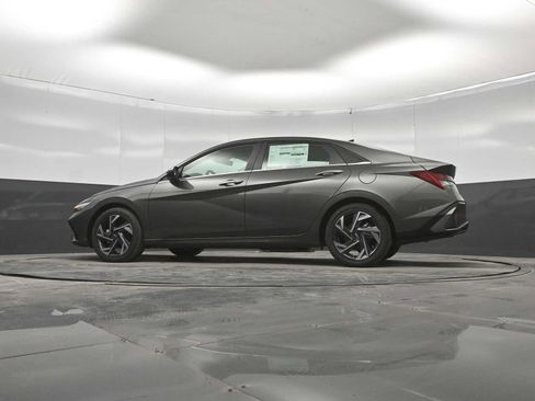 New 2026 Hyundai Elantra Limited FWD image 40