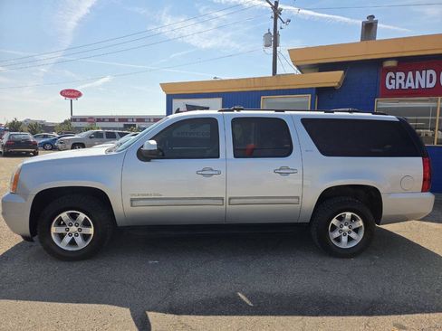 Used 2011 GMC Yukon XL SLT w/ SLT-2 Equipment Package AWD/4WD image 2