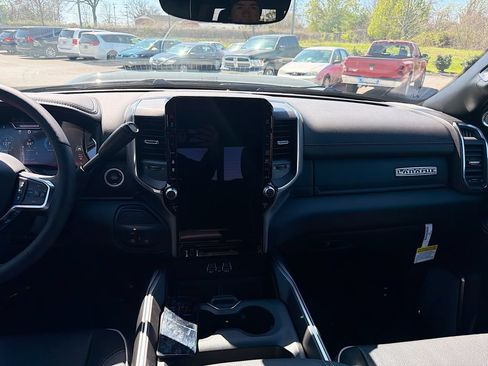 New 2026 RAM 3500 Laramie AWD/4WD image 18