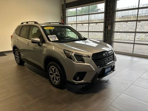 Used 2023 Subaru Forester Premium AWD/4WD image 4