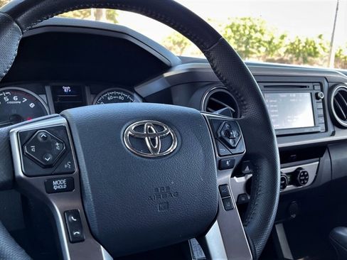 Used 2018 Toyota Tacoma SR5 image 10