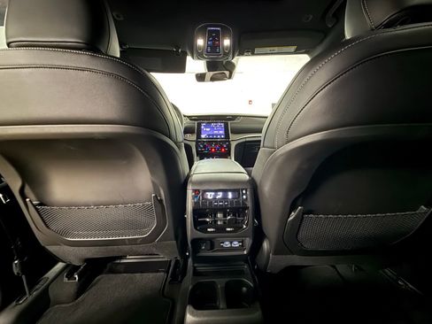 Used 2025 Jeep Grand Cherokee L Altitude RWD image 15