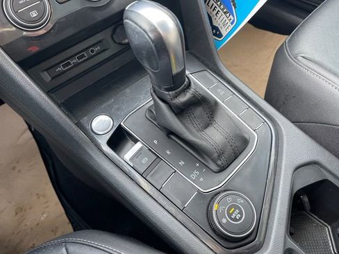 Used 2020 Volkswagen Tiguan SE w/ Panoramic Sunroof Package image 29