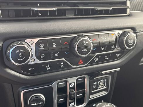 Used 2024 Jeep Gladiator Rubicon image 23