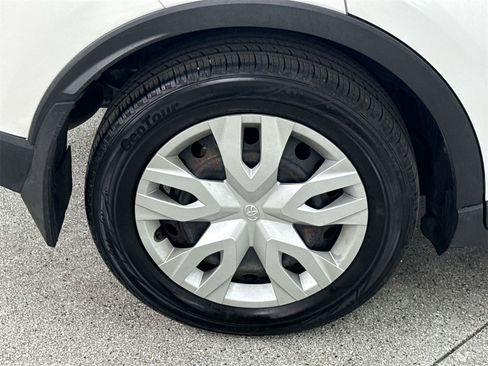 Used 2021 Toyota C-HR LE image 39