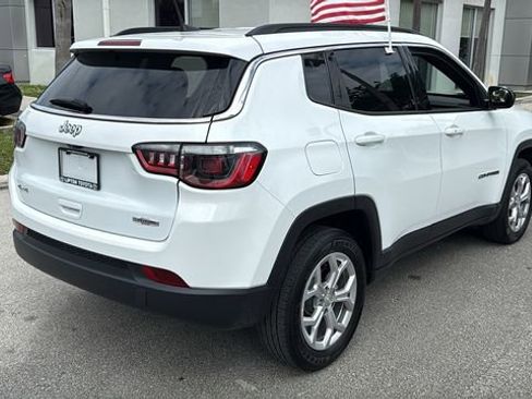 Used 2024 Jeep Compass Latitude AWD/4WD image 10