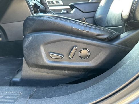 Used 2016 Ford Explorer XLT w/ Equipment Group 202A image 12