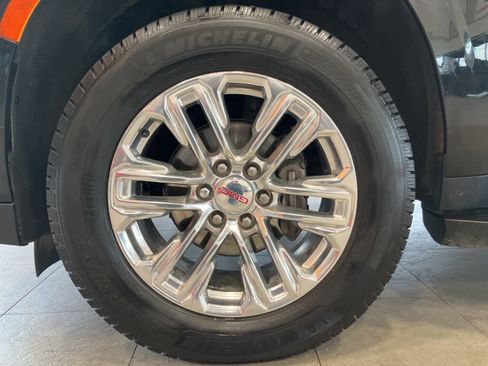 Used 2021 GMC Yukon XL SLT image 9